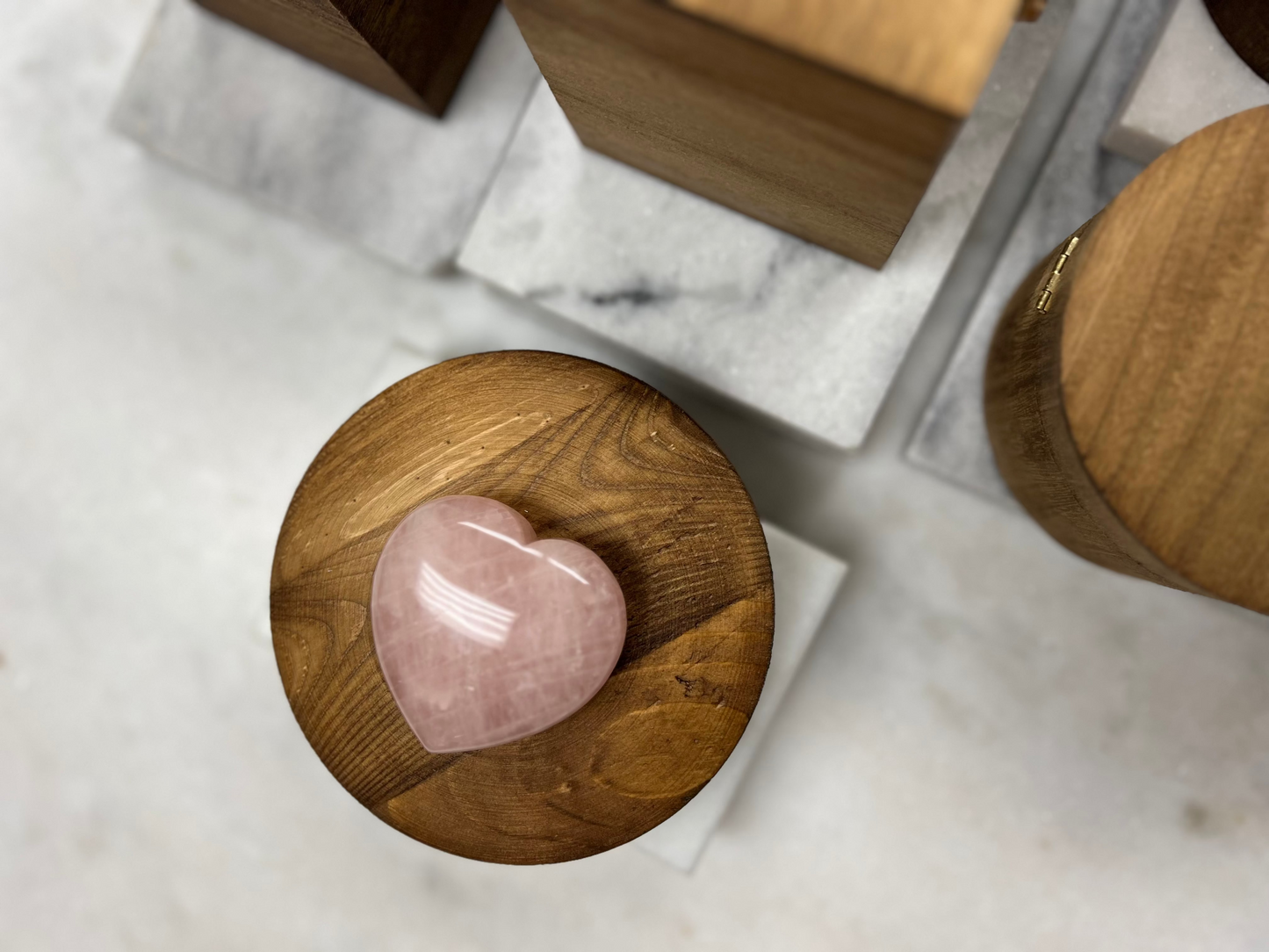 Round Box wooden-style with Rose quartz