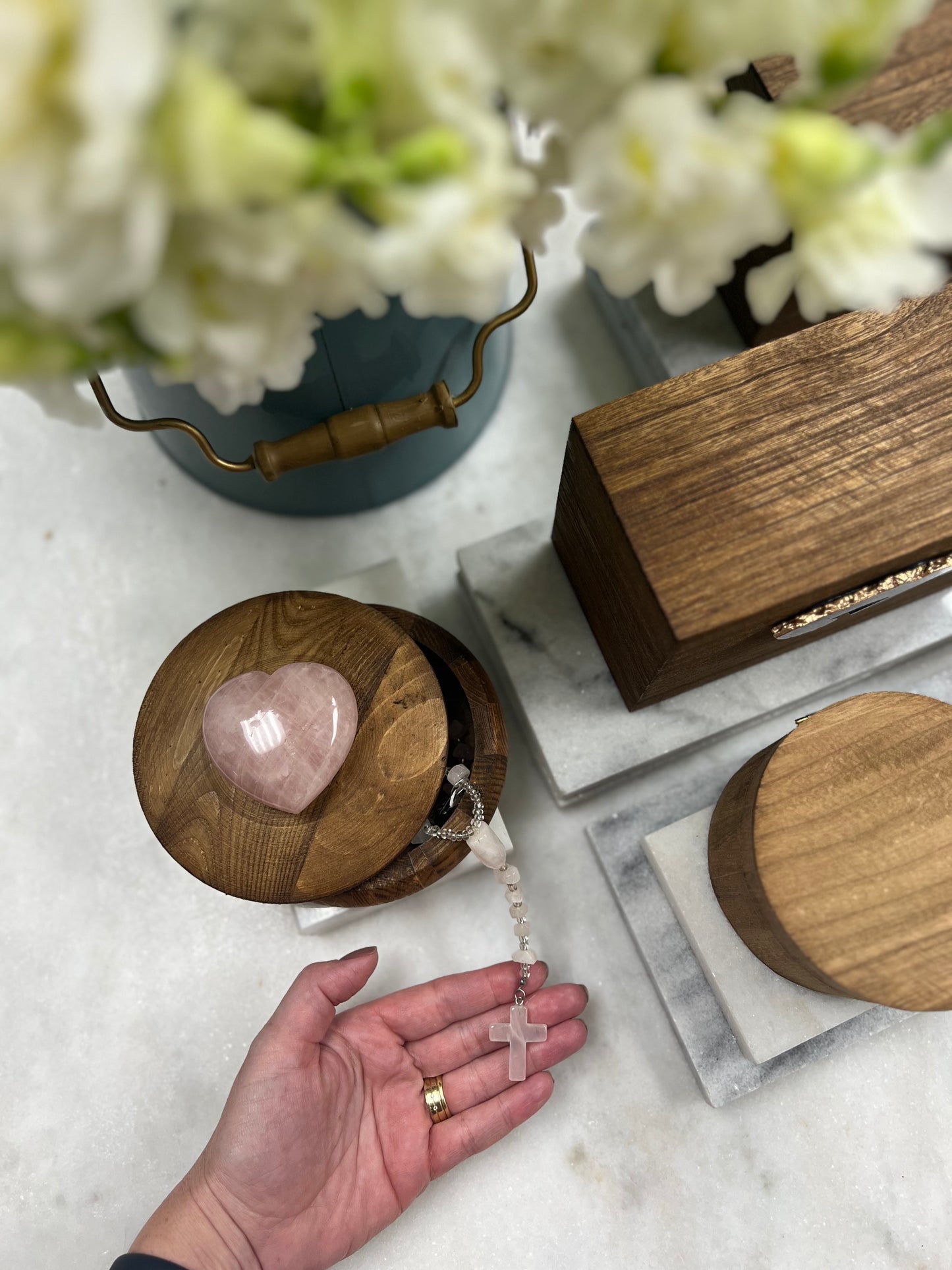 Round Box wooden-style with Rose quartz